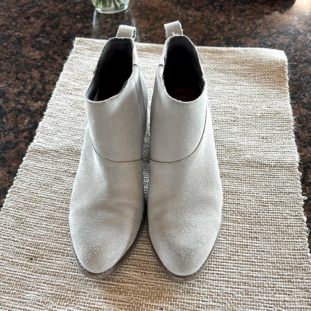 Tom’s Booties